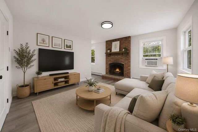 40 Christian Avenue, Setauket, NY 11733