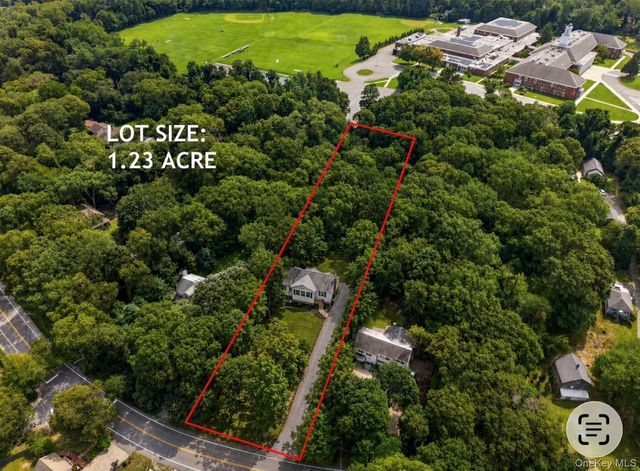 40 Christian Avenue, Setauket, NY 11733