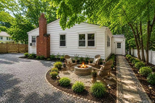 40 Christian Avenue, Setauket, NY 11733