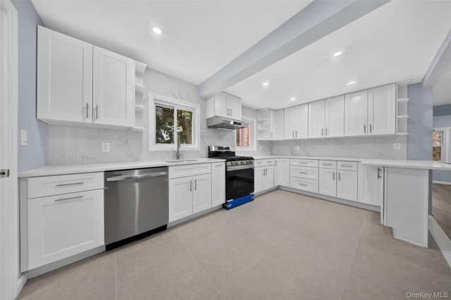 40 Christian Avenue, Setauket, NY 11733
