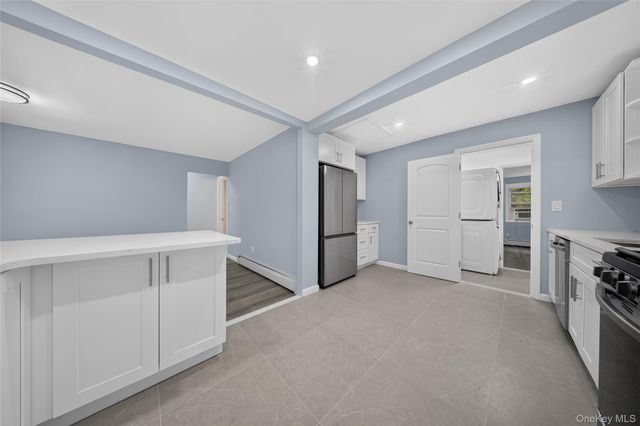 40 Christian Avenue, Setauket, NY 11733