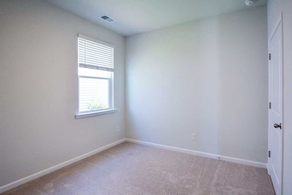 Image 11 of property listing at 411 Zenith Boulevard, Summerville, SC 29486