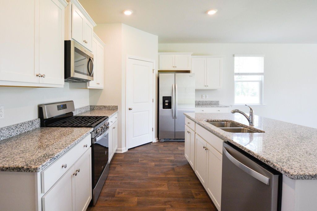 Image 6 of property listing at 411 Zenith Boulevard, Summerville, SC 29486