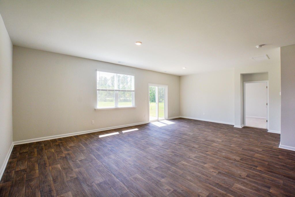 Image 9 of property listing at 411 Zenith Boulevard, Summerville, SC 29486