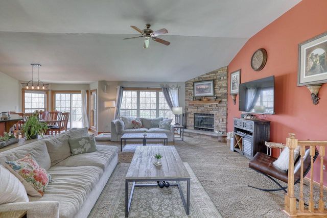 W287N3838 North Shore DRIVE, Pewaukee, WI 53072