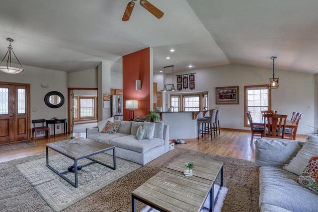W287N3838 North Shore DRIVE, Pewaukee, WI 53072