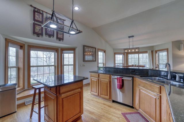 W287N3838 North Shore DRIVE, Pewaukee, WI 53072
