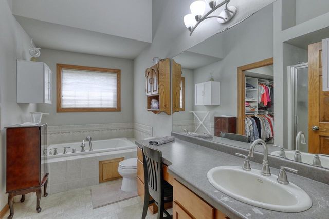 W287N3838 North Shore DRIVE, Pewaukee, WI 53072
