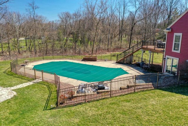 W287N3838 North Shore DRIVE, Pewaukee, WI 53072