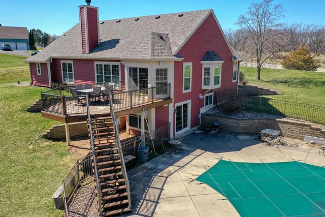 W287N3838 North Shore DRIVE, Pewaukee, WI 53072