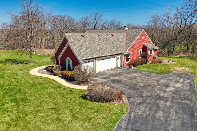W287N3838 North Shore DRIVE, Pewaukee, WI 53072