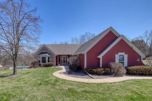 W287N3838 North Shore DRIVE, Pewaukee, WI 53072