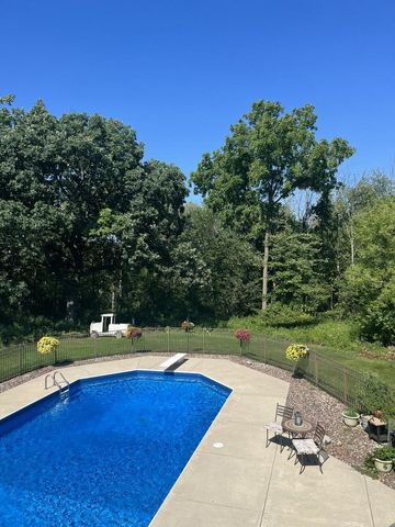 W287N3838 North Shore DRIVE, Pewaukee, WI 53072
