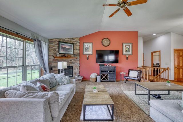 W287N3838 North Shore DRIVE, Pewaukee, WI 53072