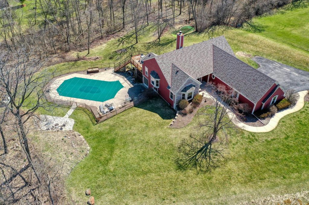 W287N3838 North Shore DRIVE, Pewaukee, WI 53072