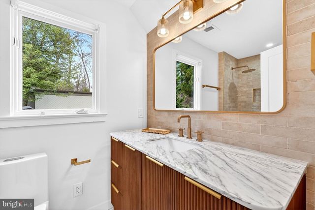 7126 DARBY RD, Bethesda, MD 20817