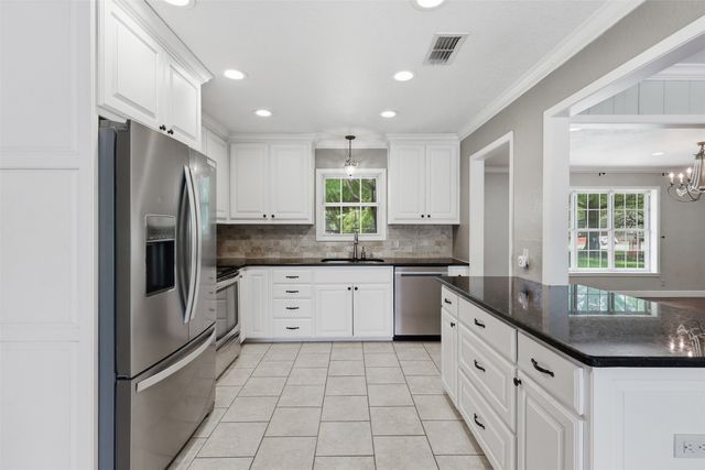 908 W Westhill Drive, Cleburne, TX 76033