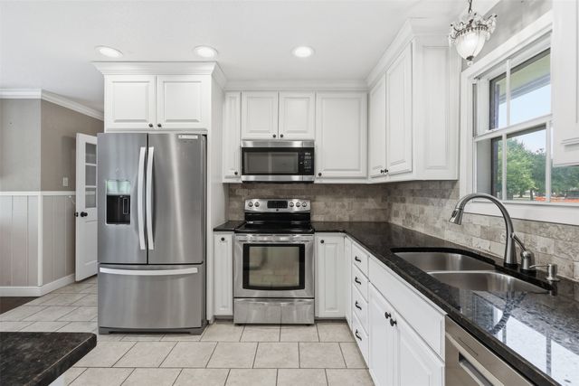 908 W Westhill Drive, Cleburne, TX 76033