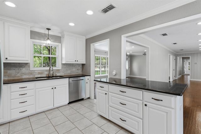 908 W Westhill Drive, Cleburne, TX 76033