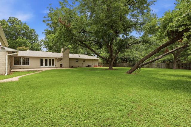 908 W Westhill Drive, Cleburne, TX 76033