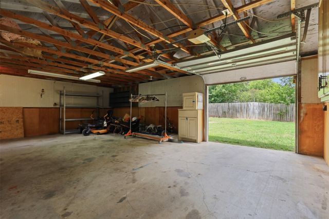 908 W Westhill Drive, Cleburne, TX 76033