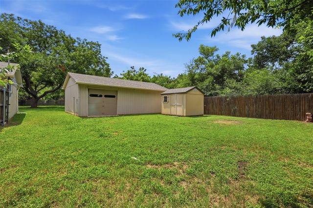 908 W Westhill Drive, Cleburne, TX 76033