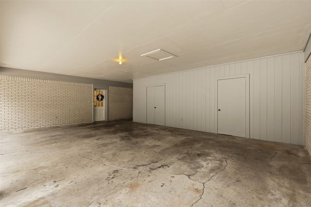 908 W Westhill Drive, Cleburne, TX 76033