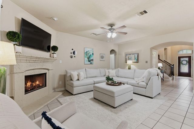 1737 Round Oak Lane, Conroe, TX 77304