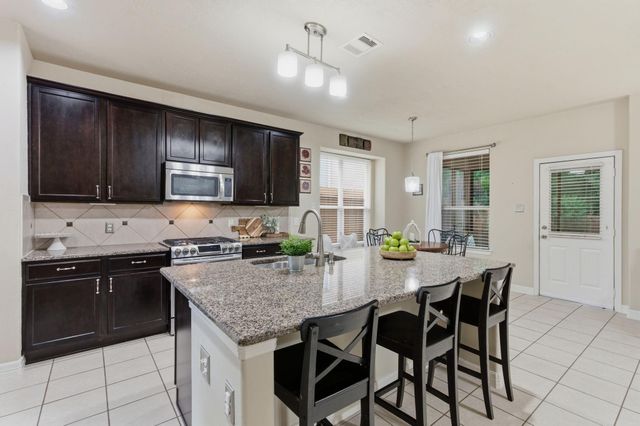 1737 Round Oak Lane, Conroe, TX 77304