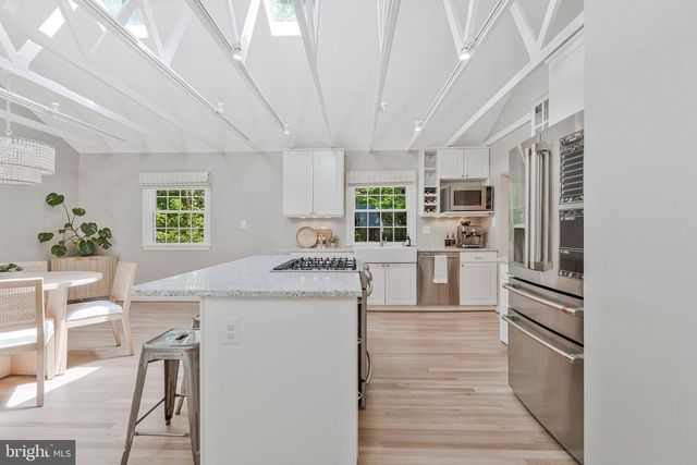 12121 STIRRUP RD, Reston, VA 20191