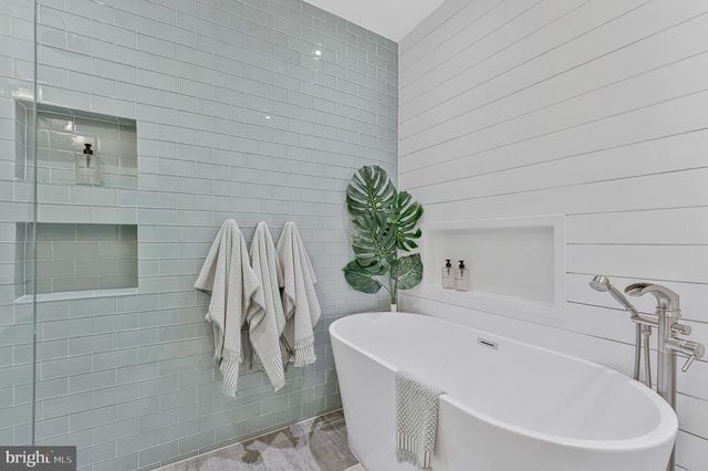 12121 STIRRUP RD, Reston, VA 20191