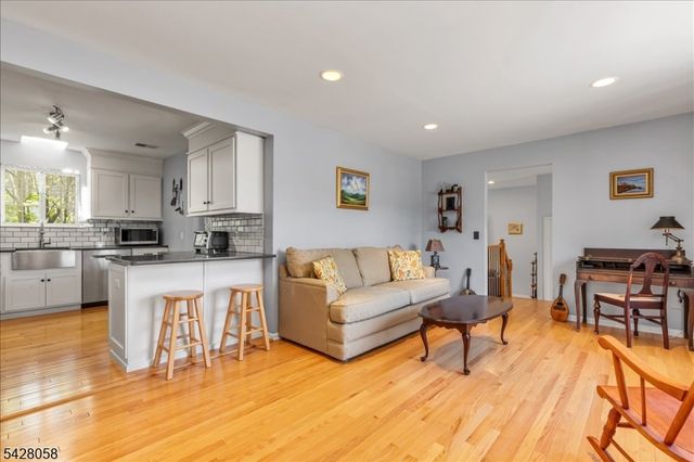 3 Whispering Way E, Berkeley Heights Twp., NJ 07922