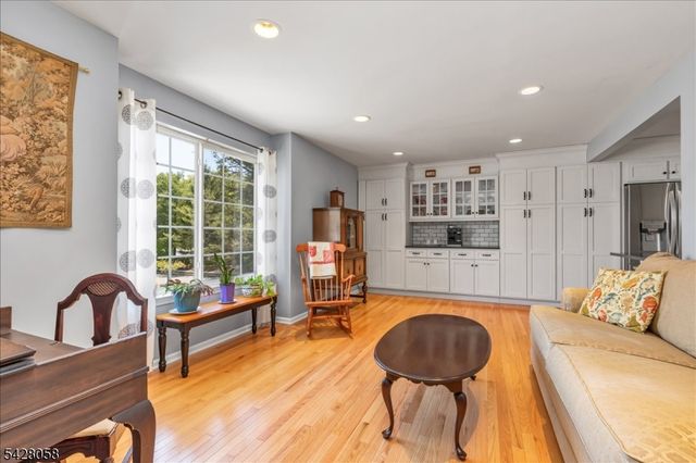 3 Whispering Way E, Berkeley Heights Twp., NJ 07922
