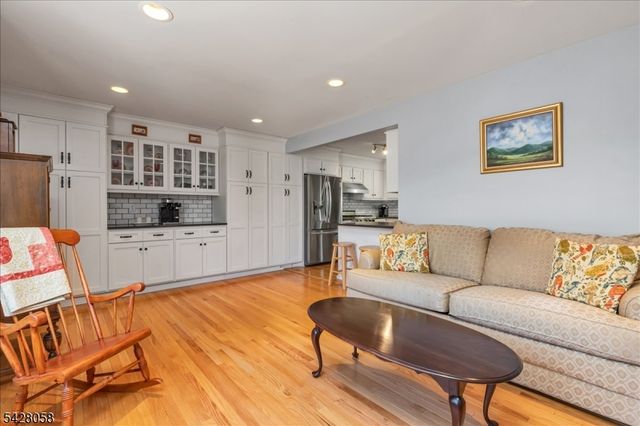 3 Whispering Way E, Berkeley Heights Twp., NJ 07922