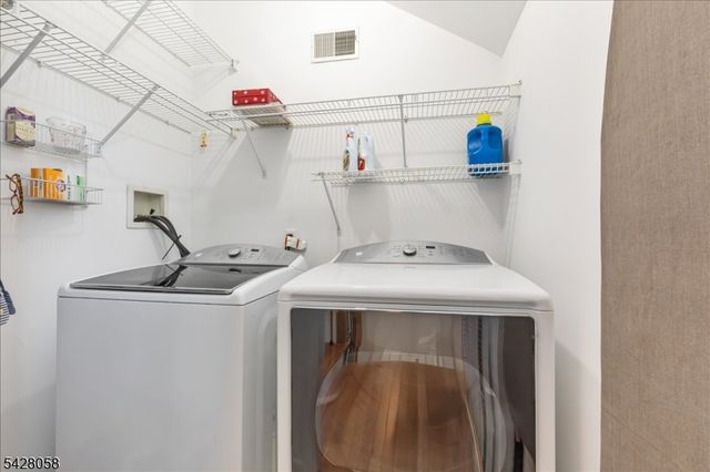 3 Whispering Way E, Berkeley Heights Twp., NJ 07922