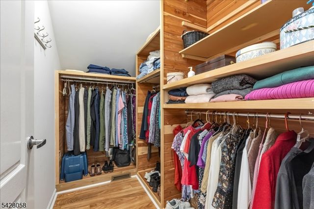 3 Whispering Way E, Berkeley Heights Twp., NJ 07922