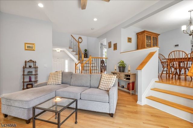 3 Whispering Way E, Berkeley Heights Twp., NJ 07922