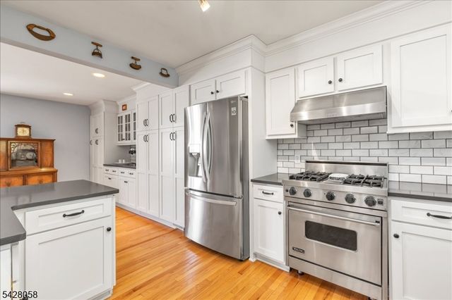 3 Whispering Way E, Berkeley Heights Twp., NJ 07922