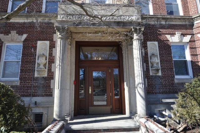 131 Park Dr 11, Boston, MA 02215