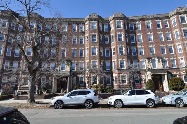 131 Park Dr 11, Boston, MA 02215