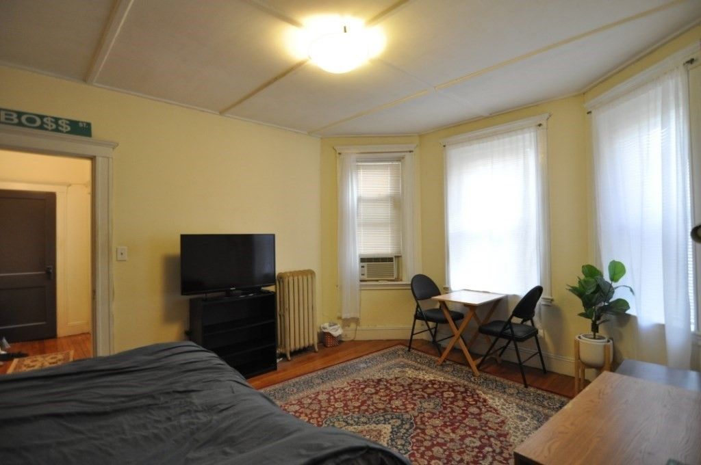 131 Park Dr 11, Boston, MA 02215