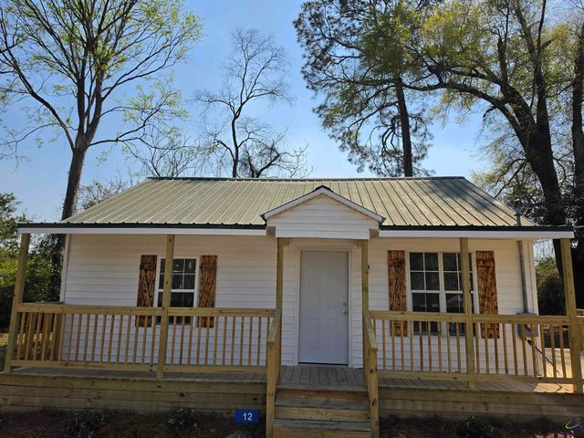 13 Massee Circle, Hawkinsville, GA 31036