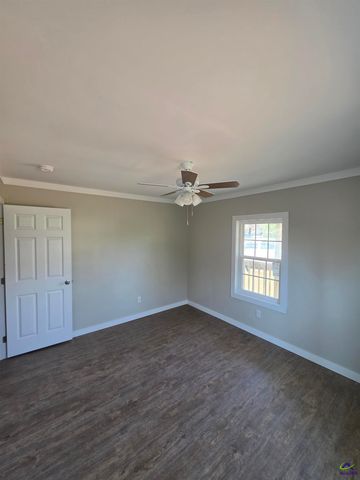 13 Massee Circle, Hawkinsville, GA 31036