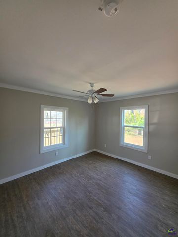 13 Massee Circle, Hawkinsville, GA 31036