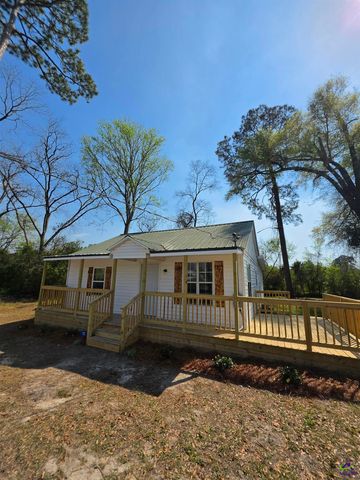 13 Massee Circle, Hawkinsville, GA 31036