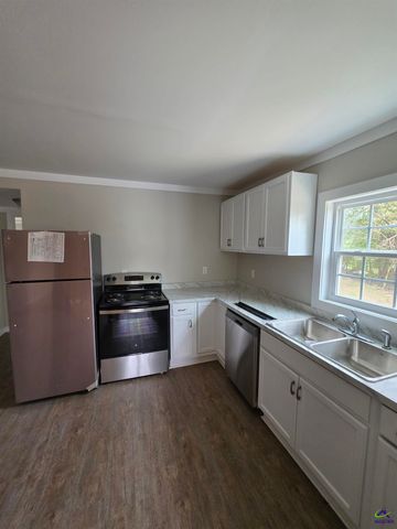 13 Massee Circle, Hawkinsville, GA 31036