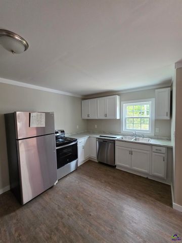 13 Massee Circle, Hawkinsville, GA 31036