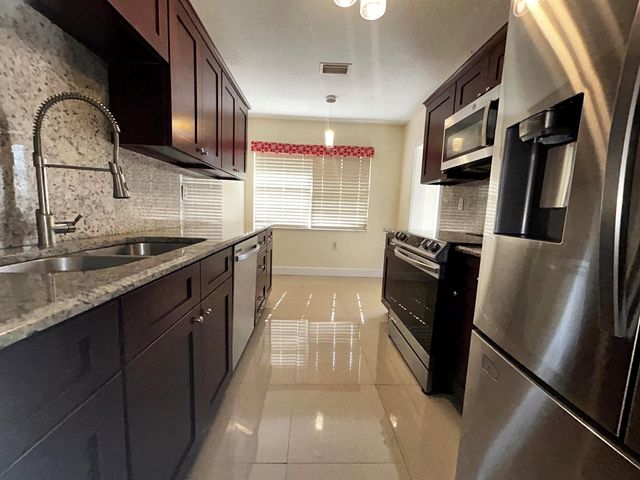 5402 Bonky Court 102b, West Palm Beach, FL 33415