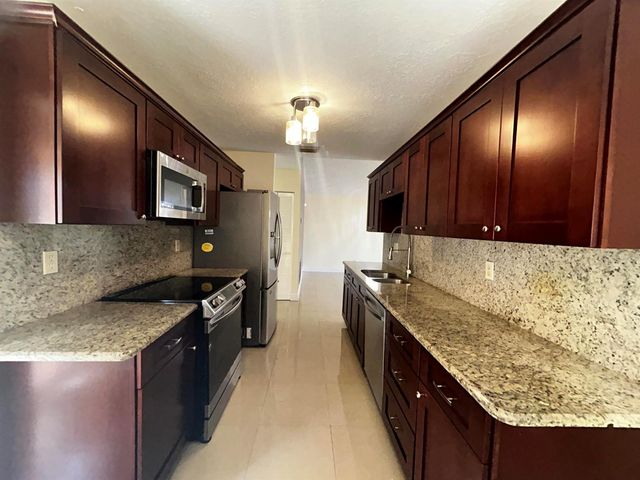 5402 Bonky Court 102b, West Palm Beach, FL 33415