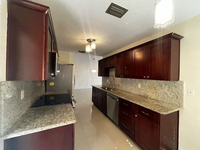 5402 Bonky Court 102b, West Palm Beach, FL 33415
